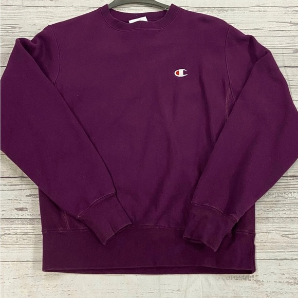 Women’s Champion reverse weave purple crew sweatshirt. Size XS. Good condition - Picture 1 of 3